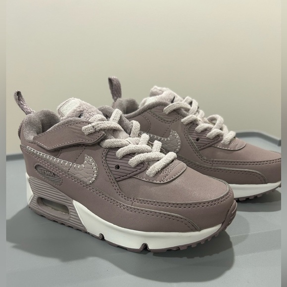 Nike Other - NWOT Nike Air Max 90 EasyOn Shoe